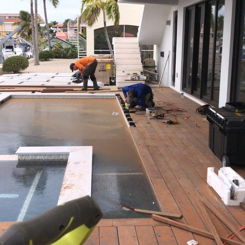 Equipe Assentando As Réguas — obra executada pela DeckPro