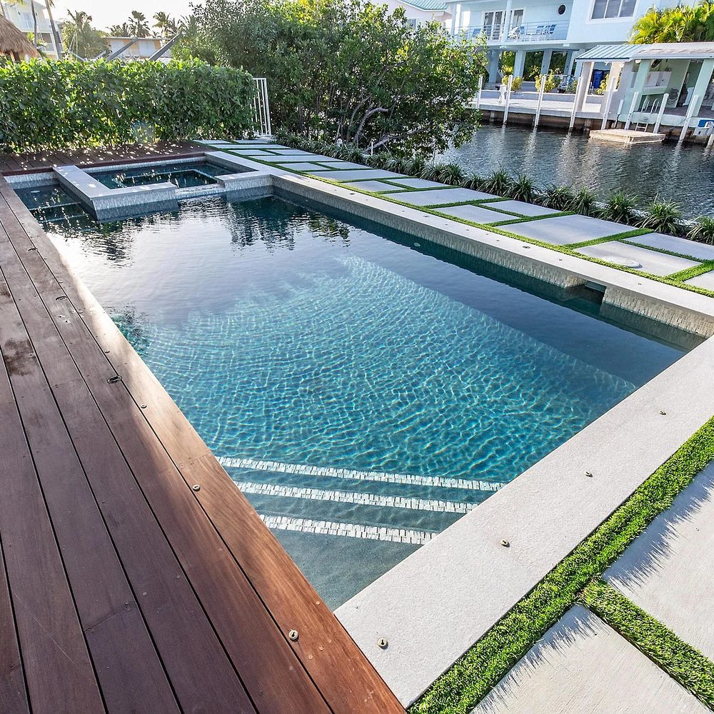 Deck À Beira Do Canal — obra executada pela DeckPro